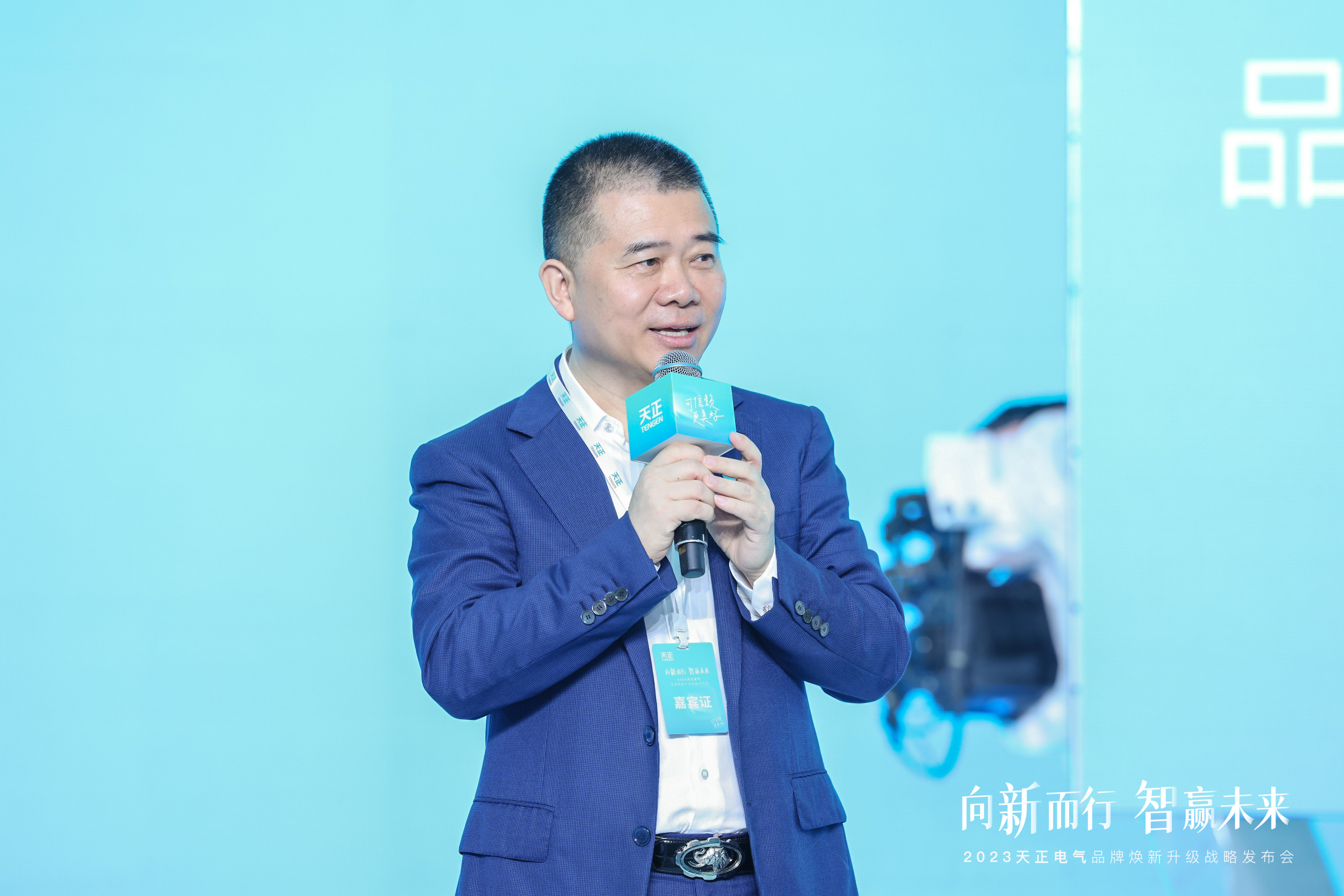 人民網(wǎng)專訪丨高天樂：麻花豆國產(chǎn)劇視品牌煥新 領(lǐng)航綠色能源新時代